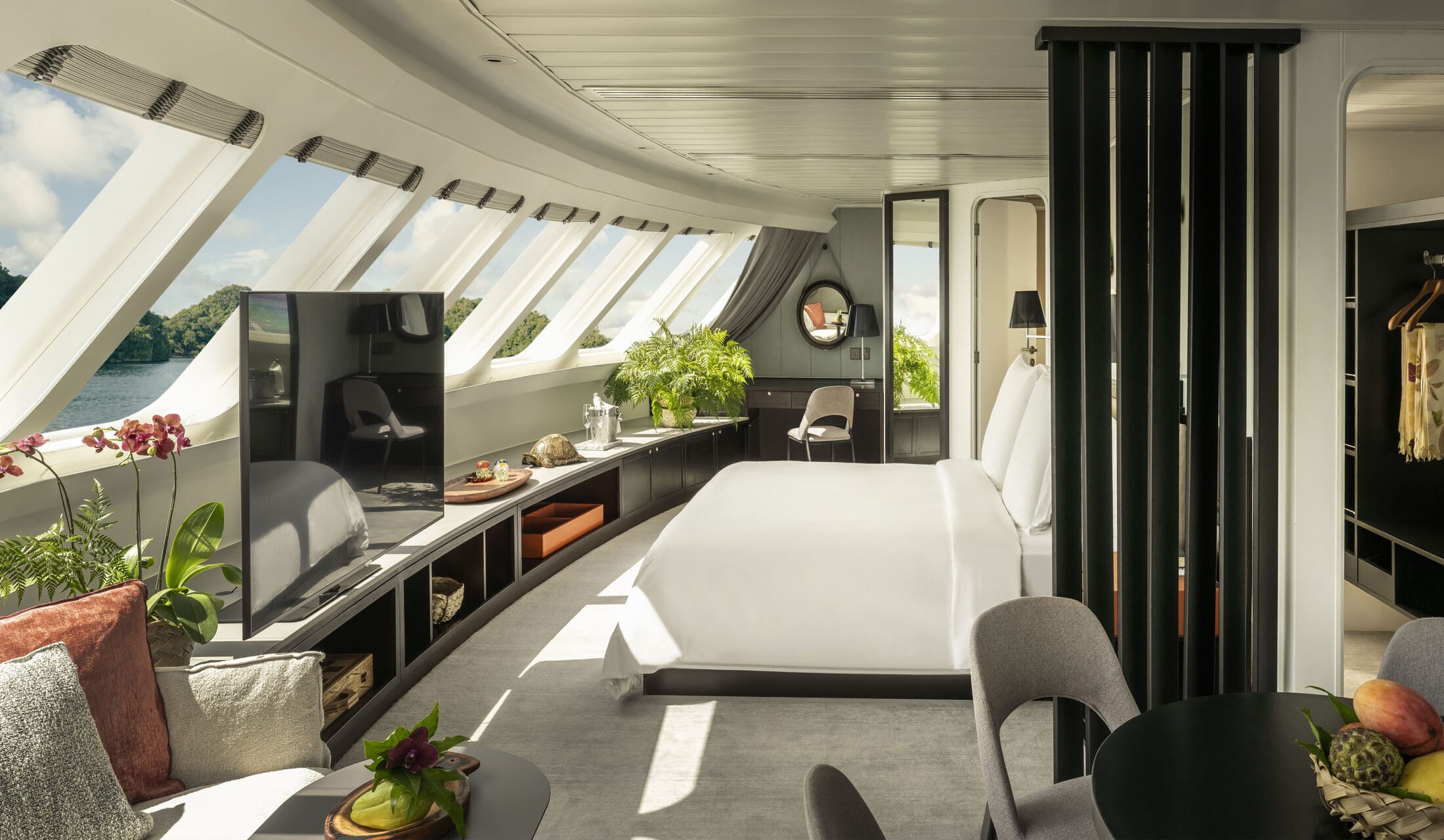 Four Seasons Explorer